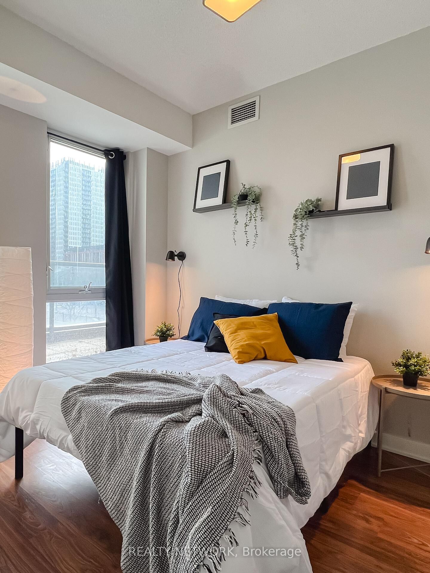 Property Photo:  260 Sackville Street 210  ON M5A 0B3 