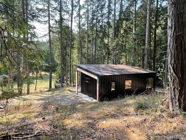 Property Photo: 1376 Isabella Point Rd BC V8K 1T5