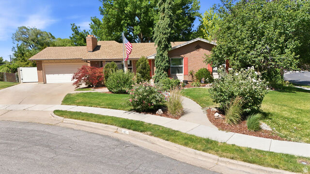 Property Photo: 140 E 600 N UT 84037