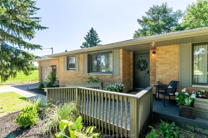 Property Photo: 140 Gregory Drive East ON N7L 0E1