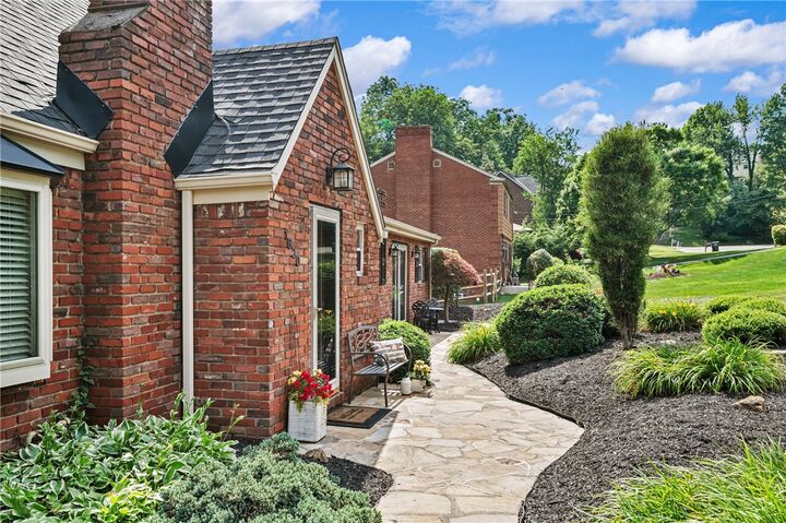 Property Photo:  1620 Upper St Clair Drive  PA 15241 