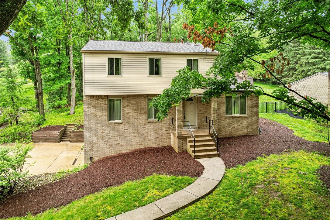 Property Photo:  3928 Murry Highlands Circle  PA 15668 