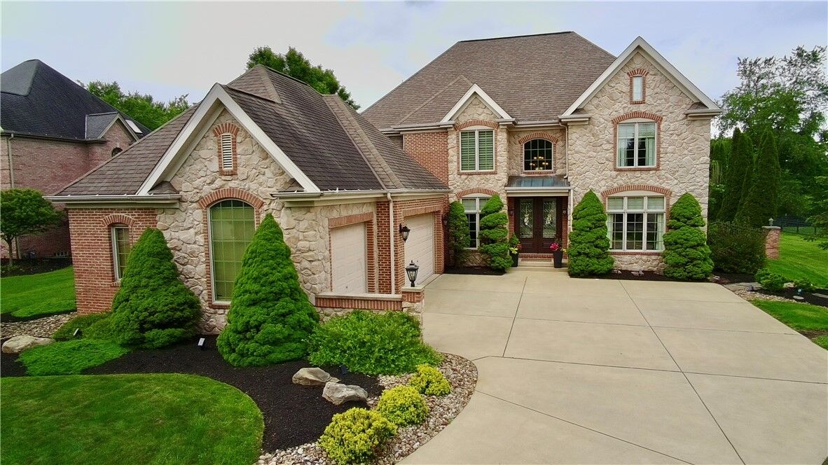 Property Photo:  1817 Constitution Blvd  PA 16059 