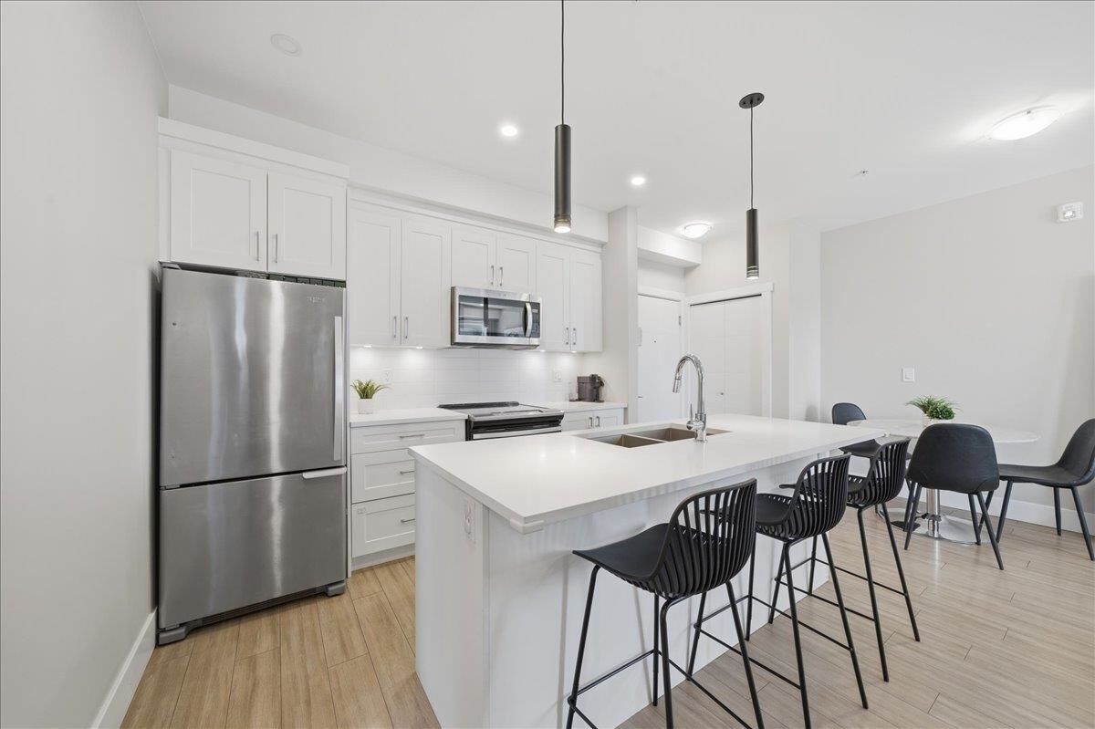 Property Photo: 22335 McIntosh Avenue 506 BC V2X 3C2