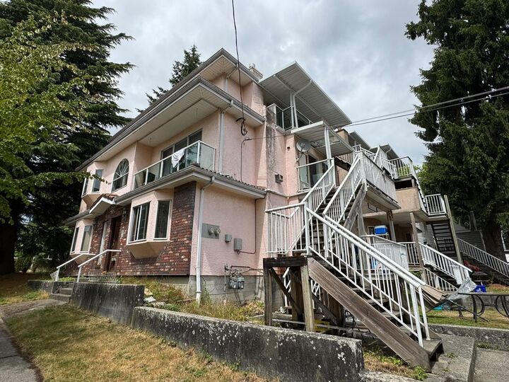 Property Photo: 3 E 43rd Avenue BC V5W 1S7