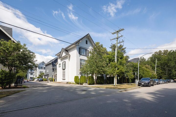 Property Photo: 16357 15 Avenue 5 BC V4A 0C2