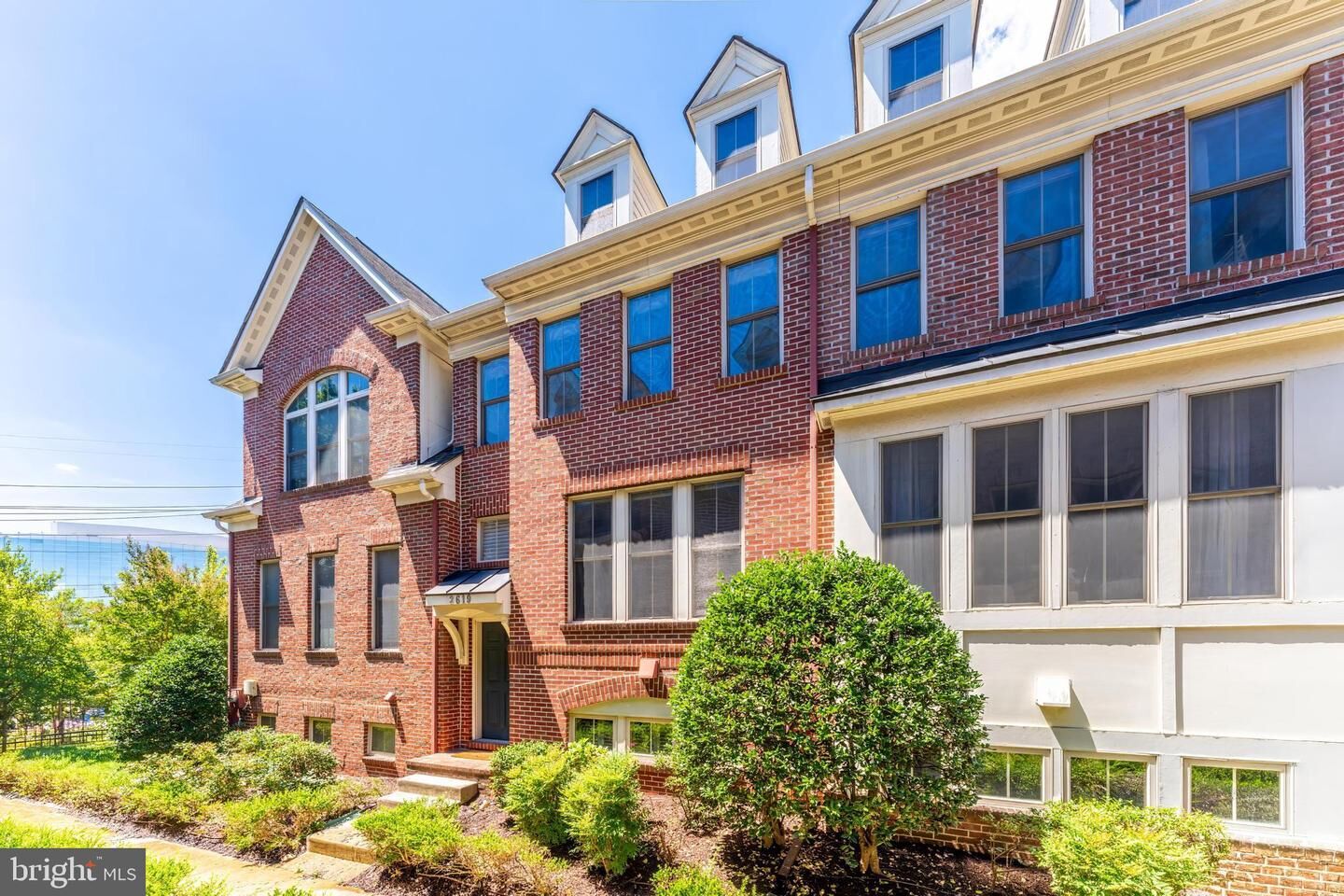 Property Photo:  2619 S Kenmore Court  VA 22206 