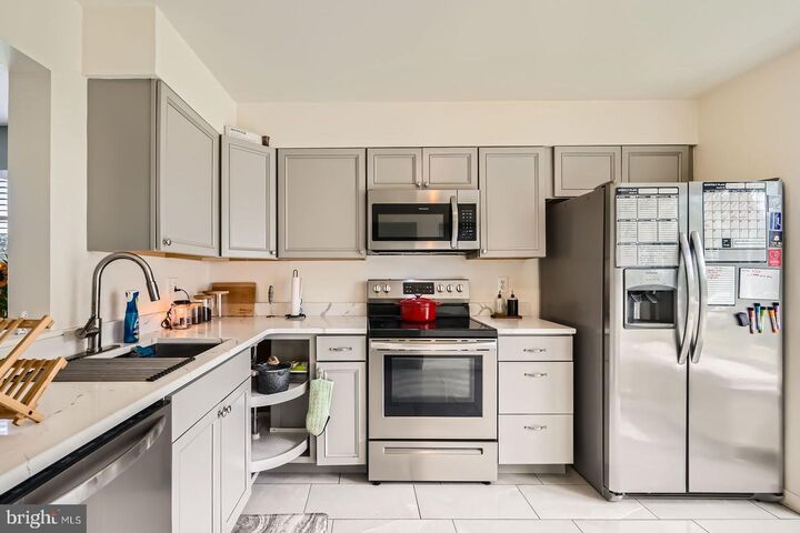 Property Photo:  2401 Kevsway Court  MD 21244 
