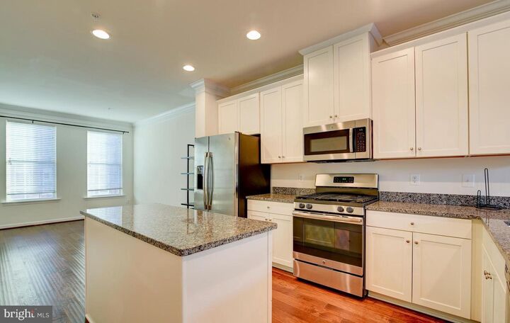 Property Photo:  280 High Rail Terrace SE  VA 20175 
