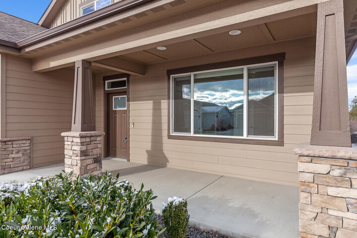 Property Photo: 22835 E Edgewater Ln WA 99019