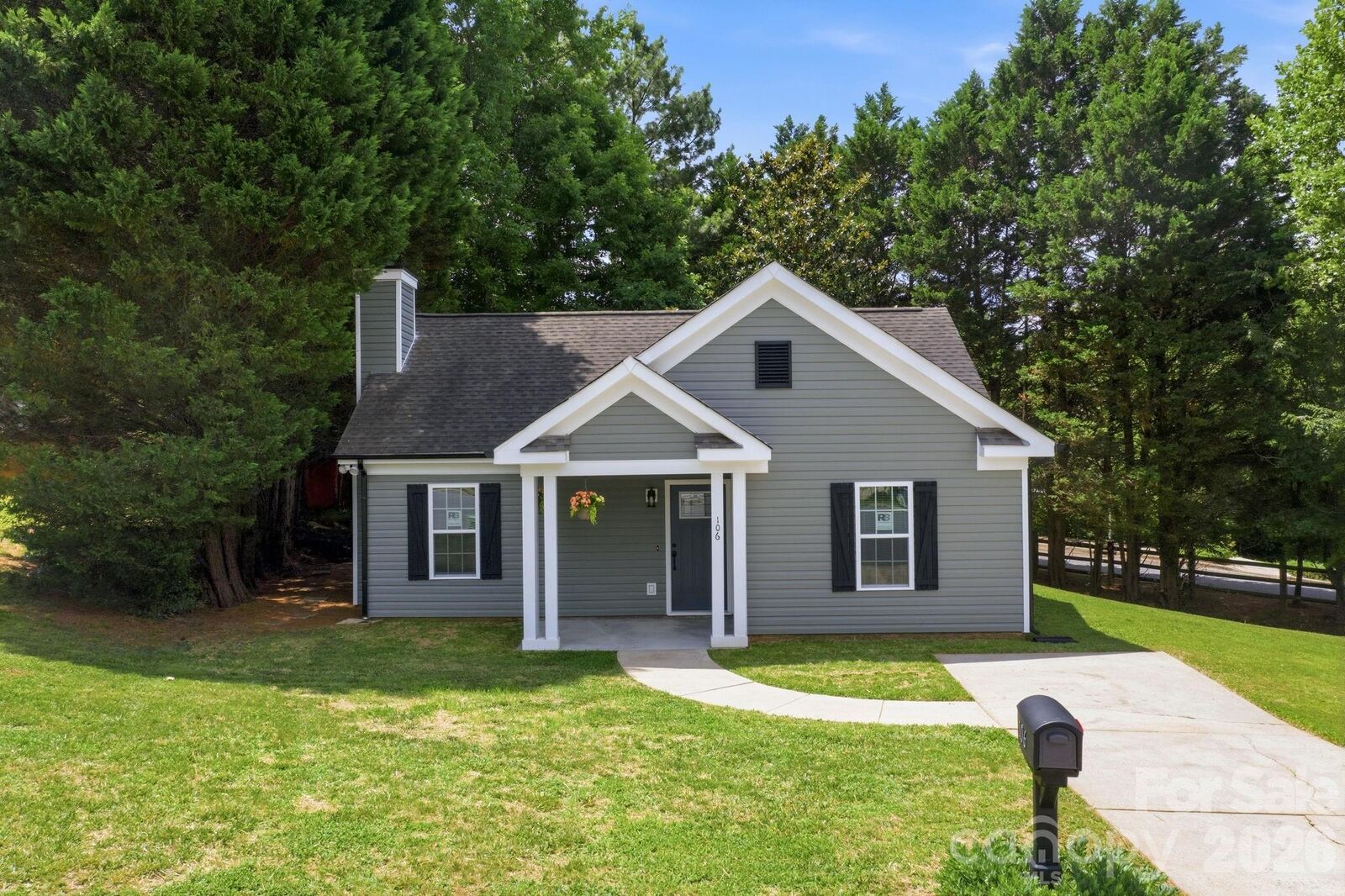 Property Photo: 106 Moonflower Court NC 28115