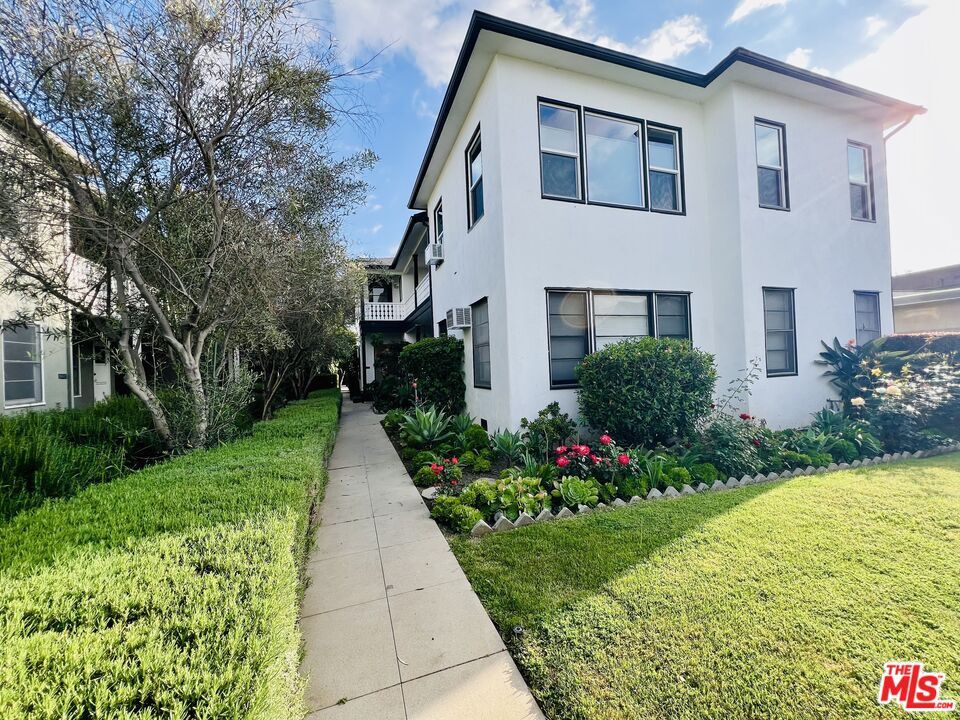 Property Photo:  4526 St Elmo Dr  CA 90019 