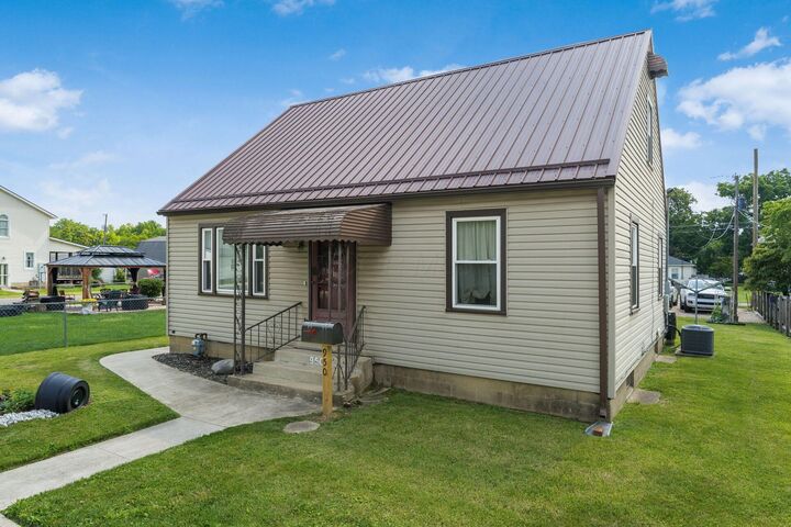 Property Photo: 950 N Pierce Avenue OH 43130