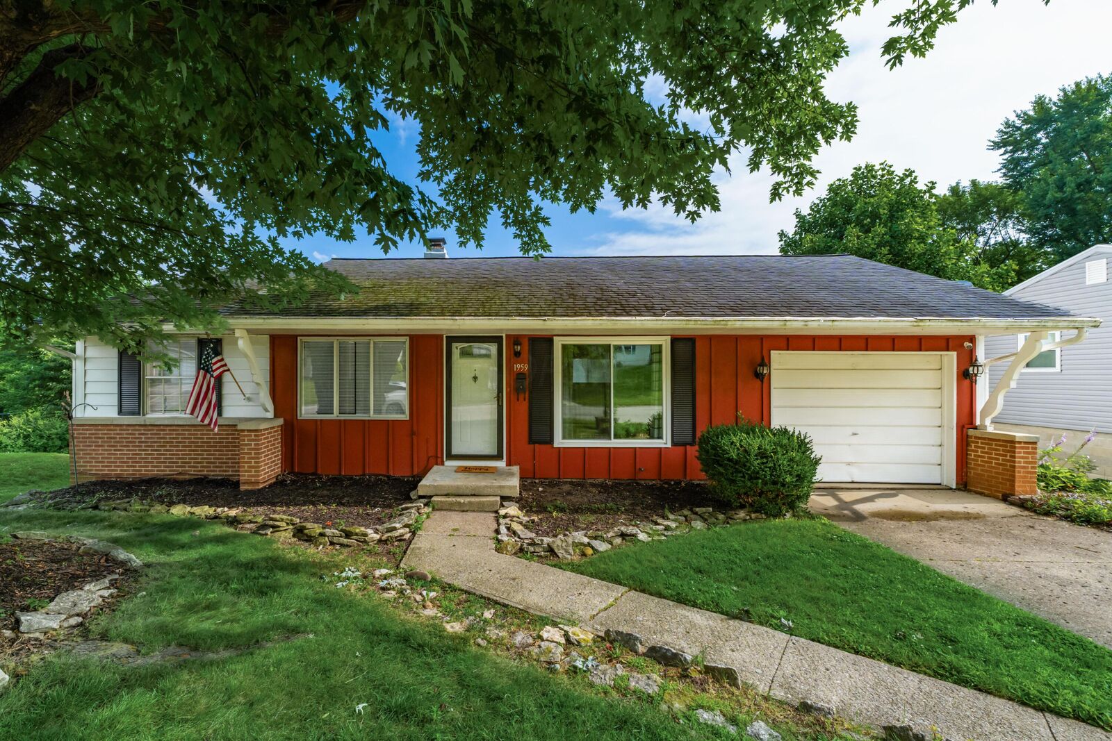 Property Photo: 1959 Shoshone Drive OH 43130