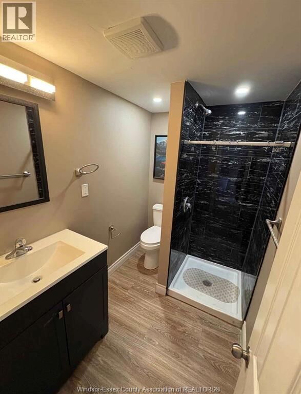 Property Photo:  1175 Wyandotte Street East  ON N9A 3K4 