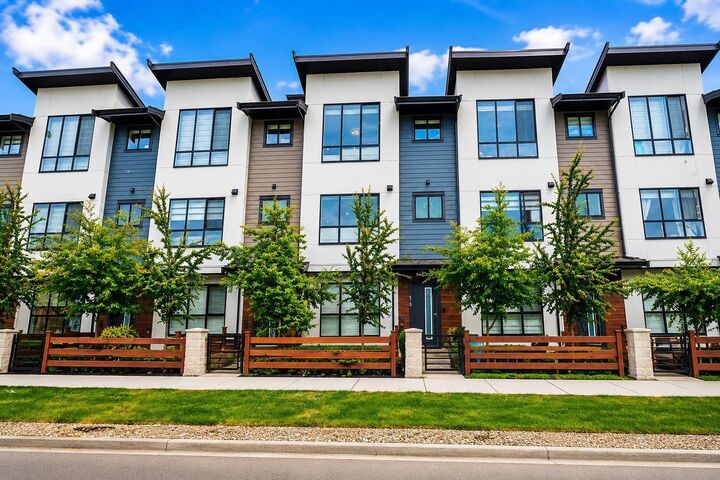 Property Photo: 7177 194A Street 13 BC V4N 6V6