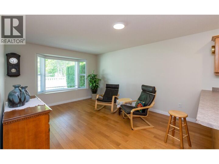 Property Photo: 51 8 Avenue Southwest 15 BC V1E 3L9
