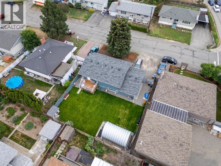 Property Photo: 690 Alberni Avenue BC V2B 1T1