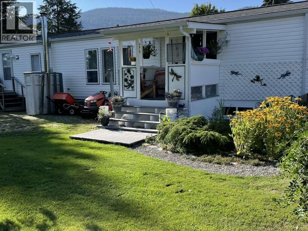 Property Photo: 4980 Vernon Street BC V0H 1H5