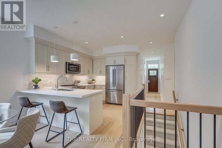 Property Photo:  85 Forest Street 8  ON N5H 1S5 