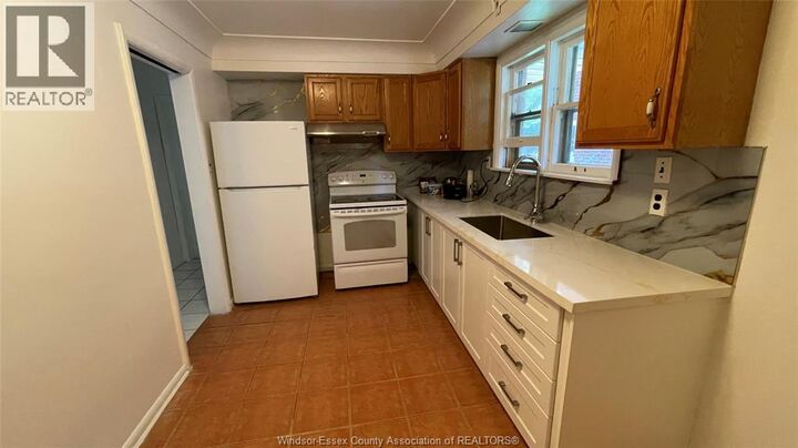 Property Photo:  787 Campbell                      Br 1 & 2 Main  ON N9B 2H6 