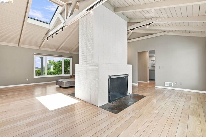 Property Photo: 26 Dudley Ct CA 94611