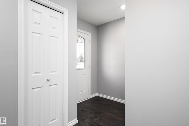 Property Photo:  20 Augustine Crescent 11  AB T8H 0Z8 
