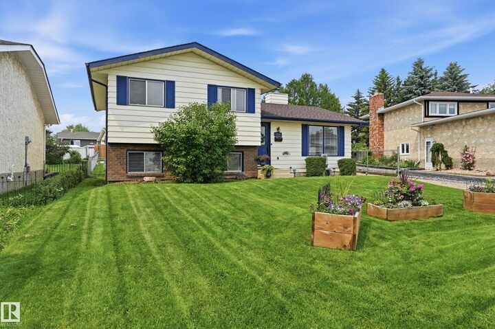 Property Photo:  3332 138 Avenue NW  AB T5Y 1M4 
