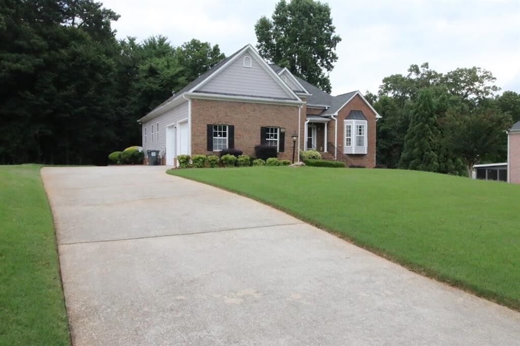 Property Photo: 2500 Thornecreek Drive GA 30135