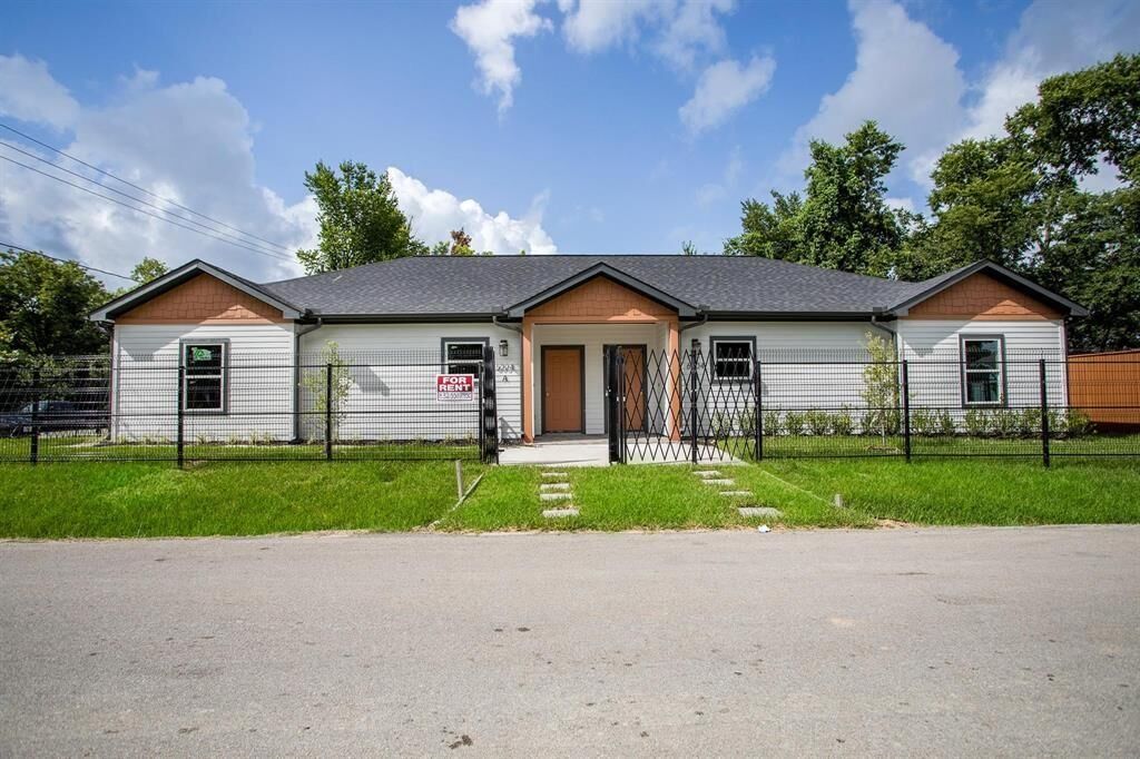 Property Photo:  6004 England Street A And B  TX 77021 