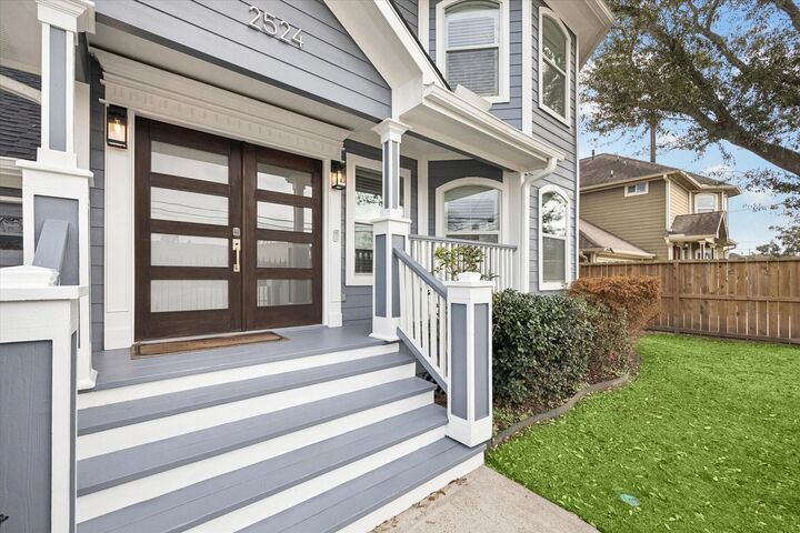 Property Photo:  2524 Harvard Street  TX 77008 