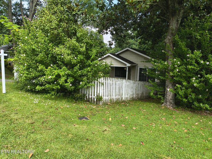 Property Photo:  1919 Shasta Rd  TN 37801 