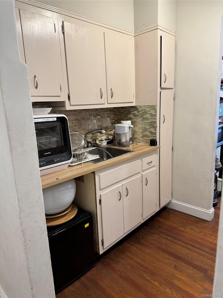 Property Photo:  2922 Barnes Avenue 6L  NY 10467 