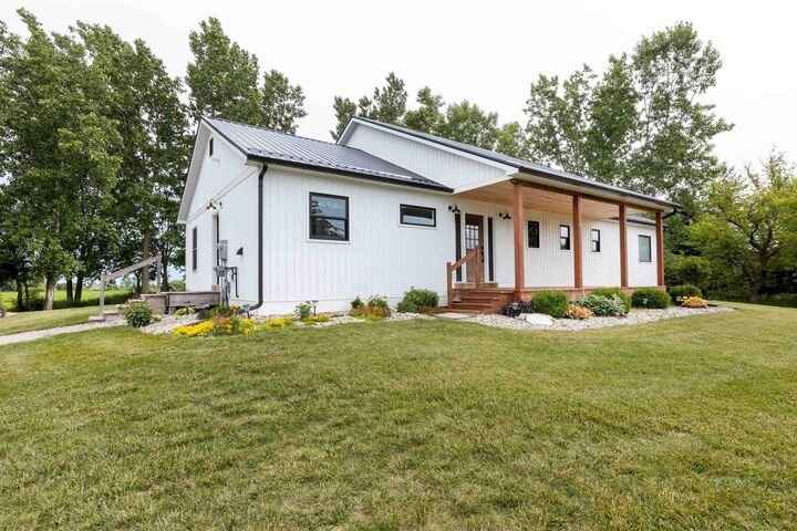 Property Photo:  923 E Wheeler  MI 48706 