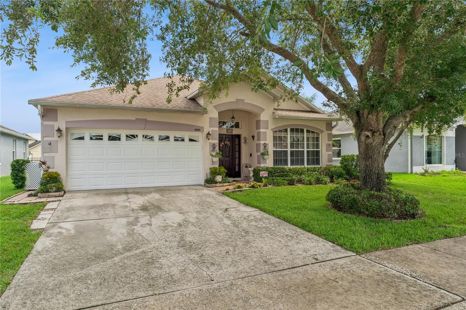 Property Photo: 9955 Medallion Bluff Lane FL 32829