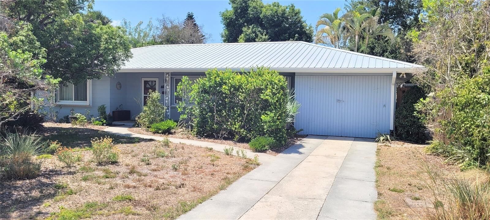 Property Photo:  2230 Bougainvillea Street  FL 34239 