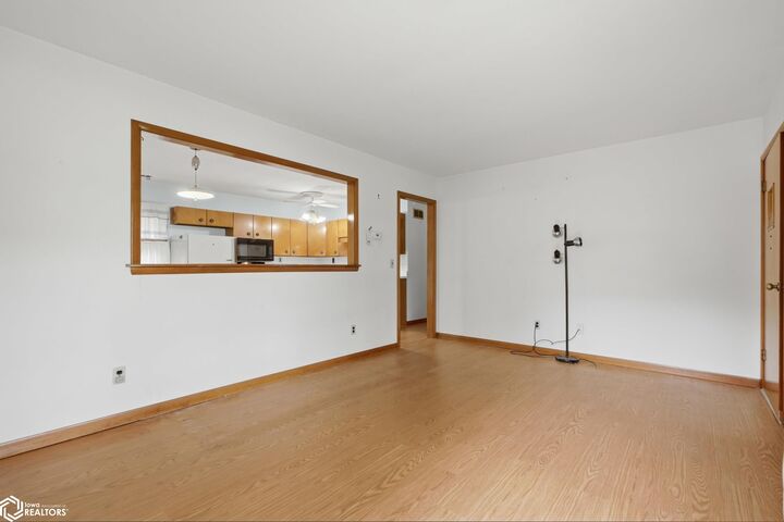 Property Photo: 1735 Weimer Street IA 52601