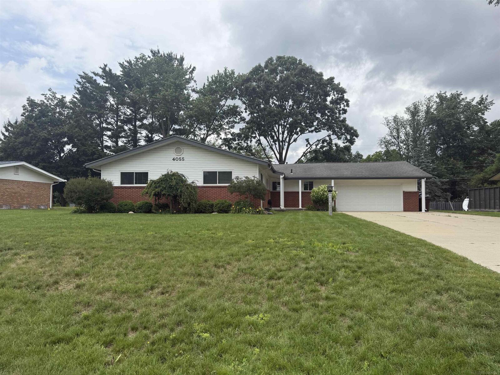 Property Photo:  4055 Sandy Creek Drive  MI 48316 