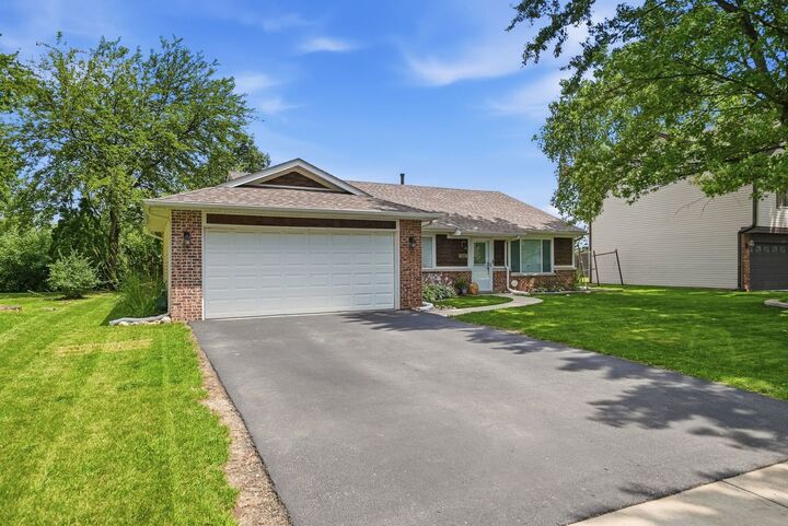 Property Photo:  416 Ingleside Drive  IL 60490 