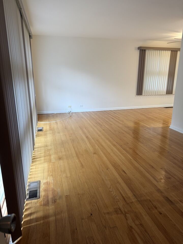 Property Photo: 317 Woodlawn Avenue IL 60022
