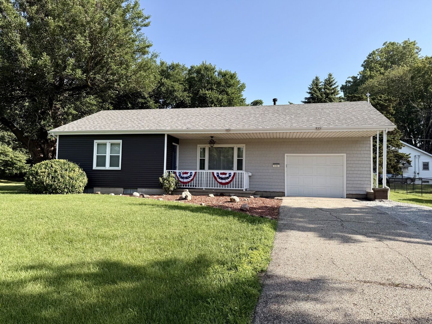 Property Photo:  101 S Fairview Place  IL 61727 