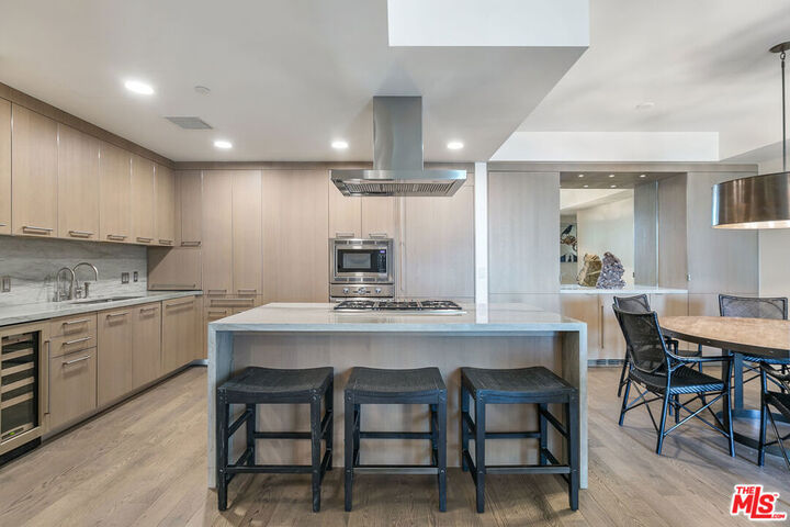 Property Photo: 1755 Ocean Avenue Apt 707 CA 90401