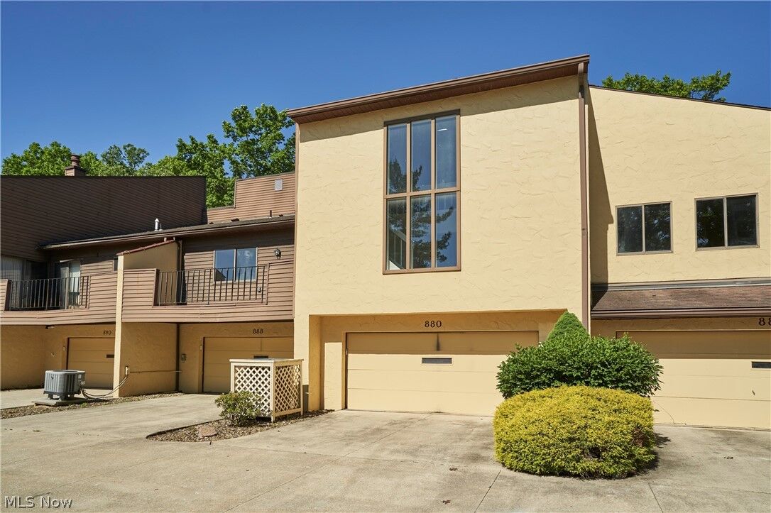 Property Photo: 880 Hampton Ridge Drive OH 44313