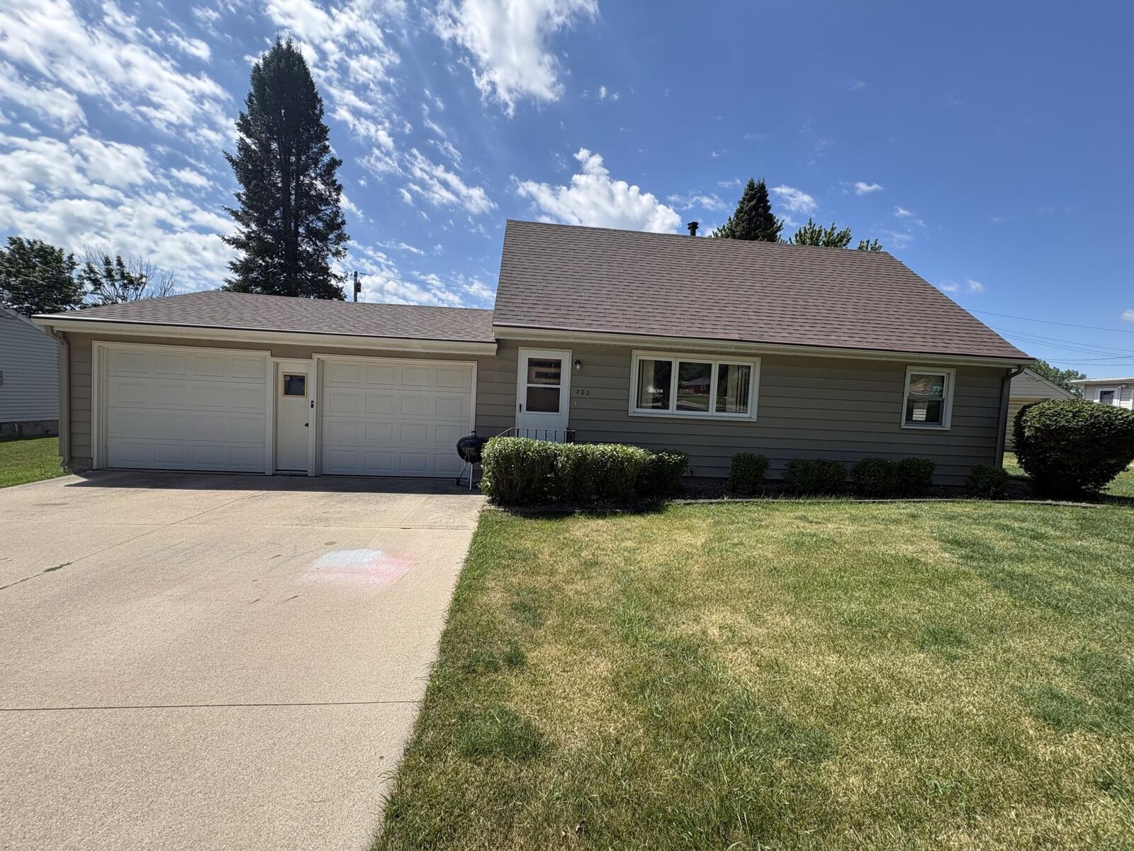 Property Photo: 702 Glenview Drive MN 56007