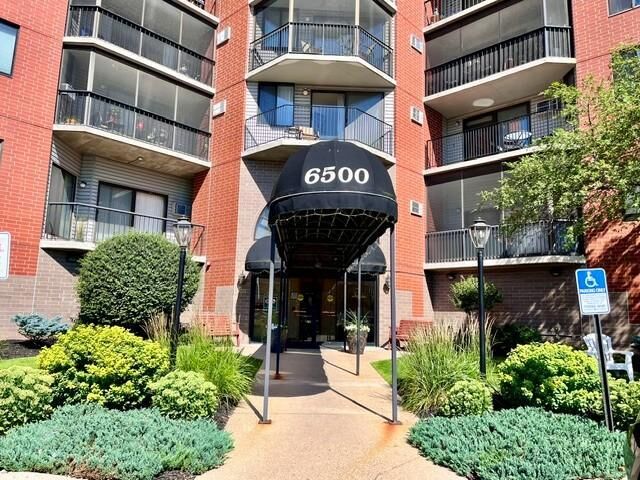 Property Photo:  6500 Woodlake Drive 313  MN 55423 