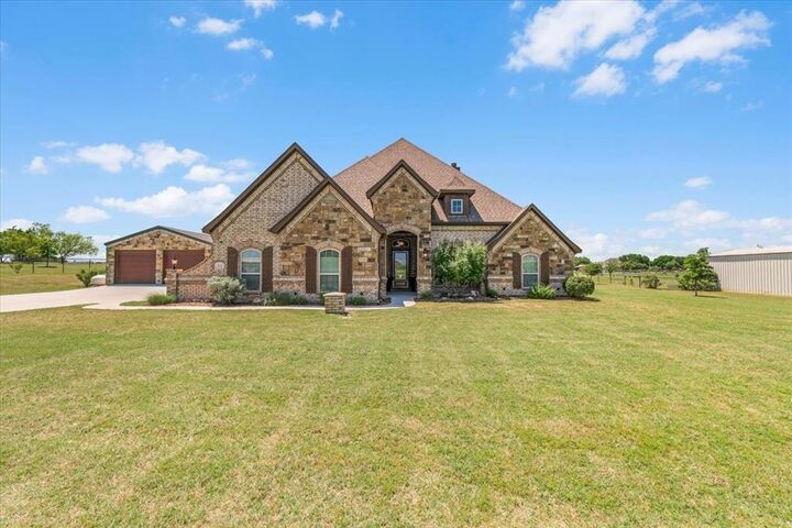Property Photo:  332 Antler Ridge Drive  TX 76020 