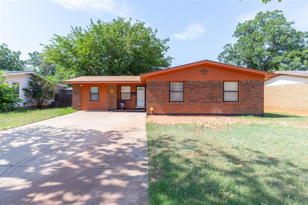 Property Photo:  3608 N 9th Street  TX 79603 