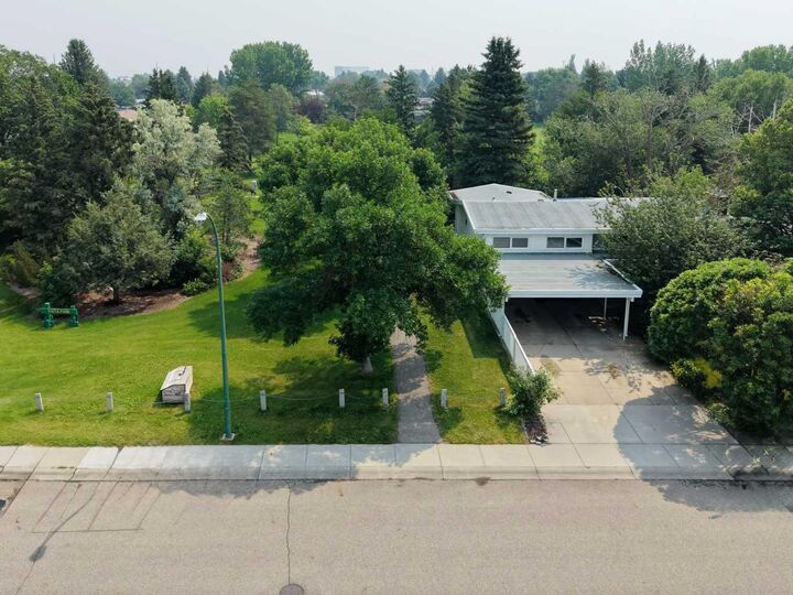 Property Photo: 2409 20 Street N AB T1H 4T9