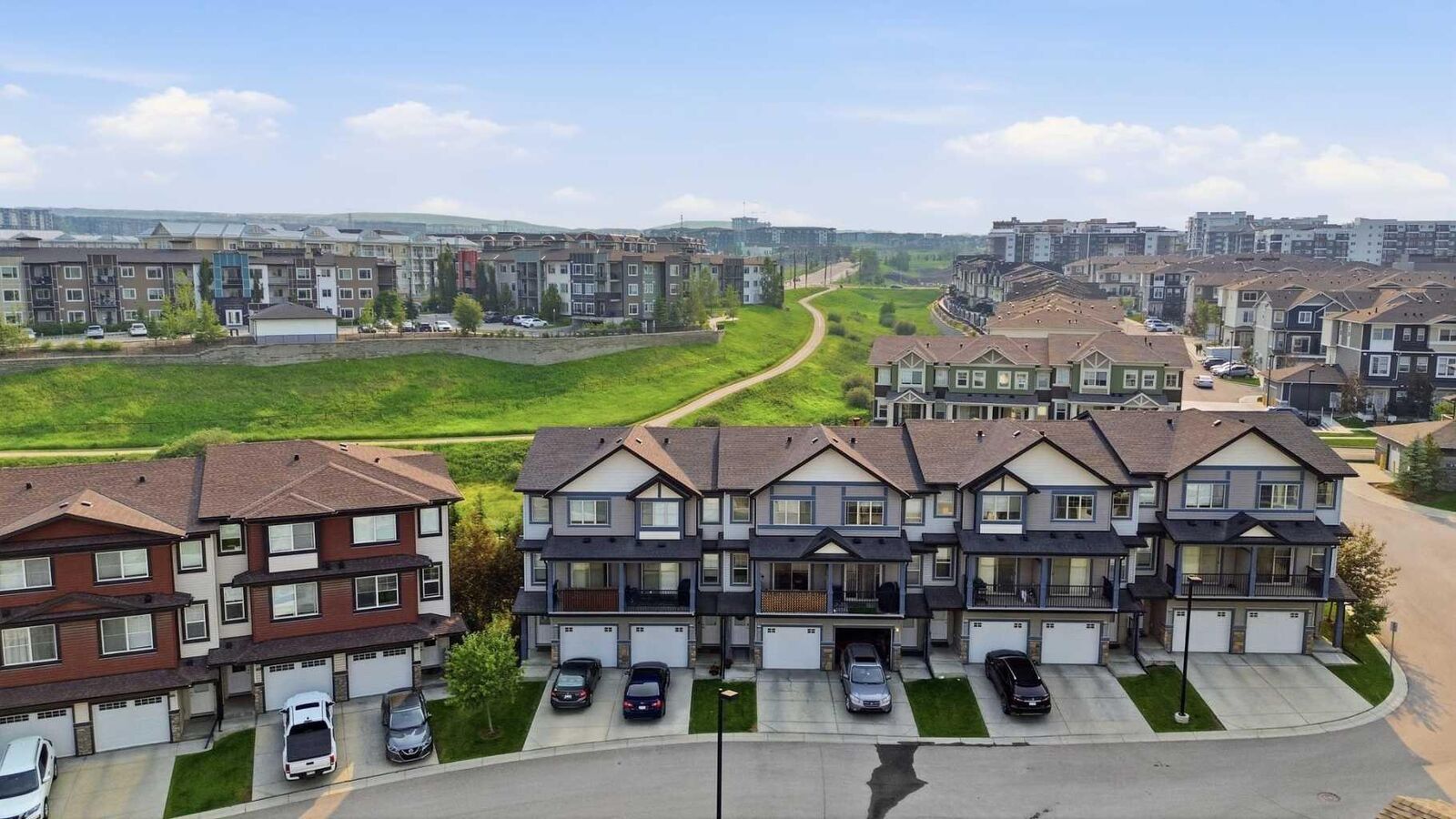Property Photo:  445 Sage Hill Grove NW  AB T3R 0Z8 