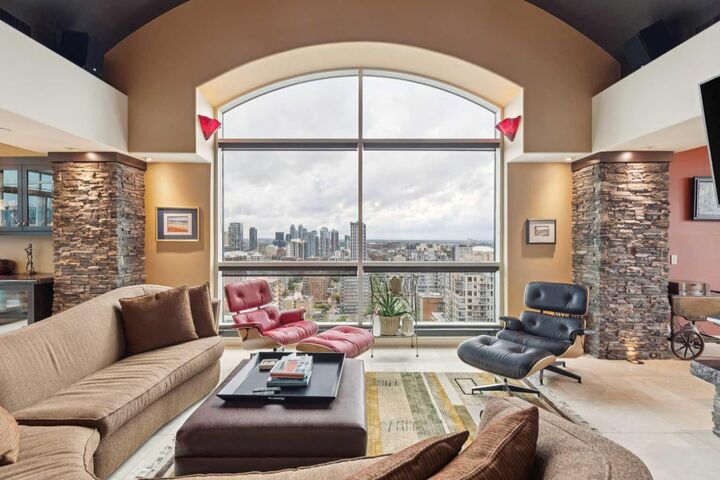 Property Photo: 836 15 Avenue SW 2301 AB T2R 1S2